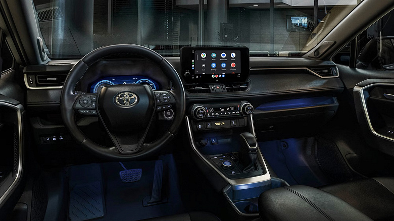 Toyota RAV4 сильно подешевел в России: новая машина под заказ &mdash; дешевле 2,2 млн рублей, в наличии &mdash; от 3 млн рублей